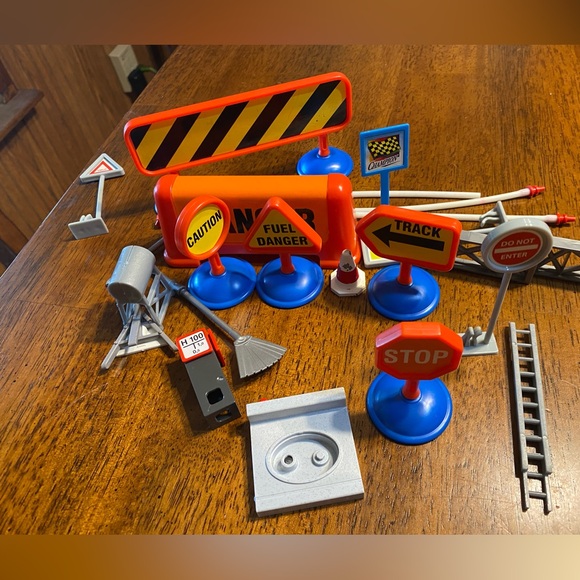 Construction signs. - Picture 5 of 5